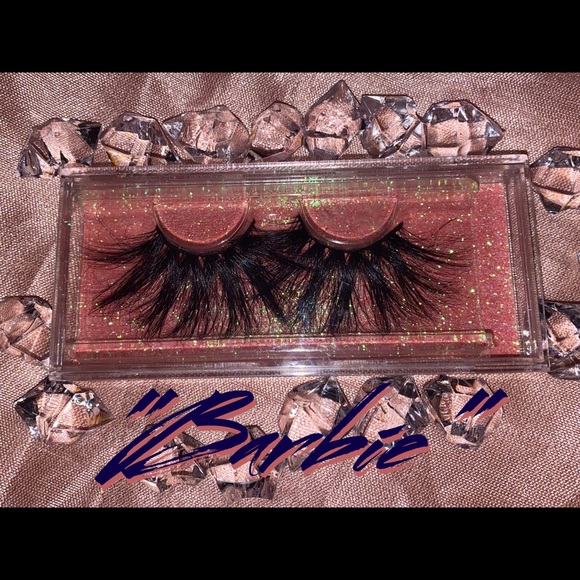 Lashes - Picture 8 of 13